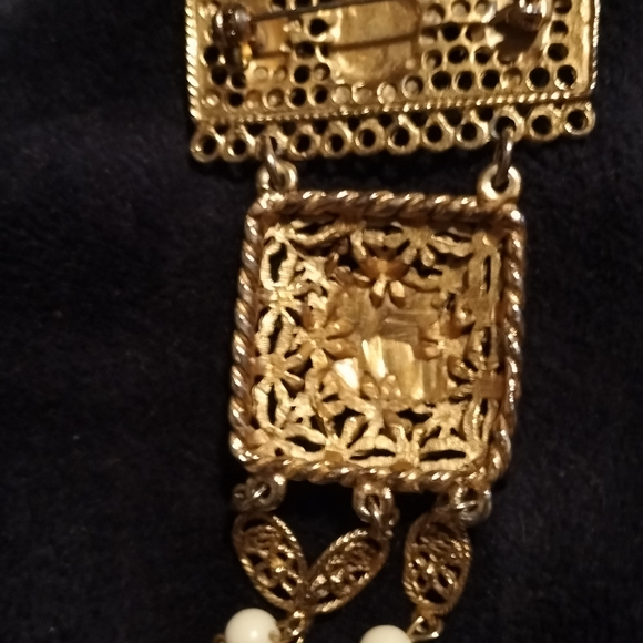 Goldtone brooch with white stones - Picture 3 of 5